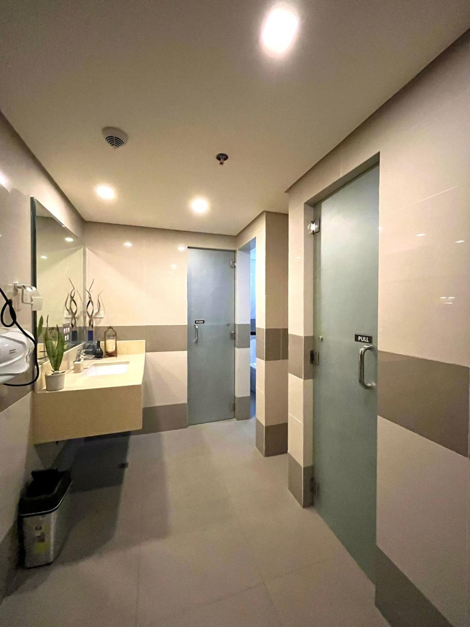 Studio At 81 Newport Boulevard Near Naia With Free Access To All Amenities Up To 2 Pax Manila Exterior photo