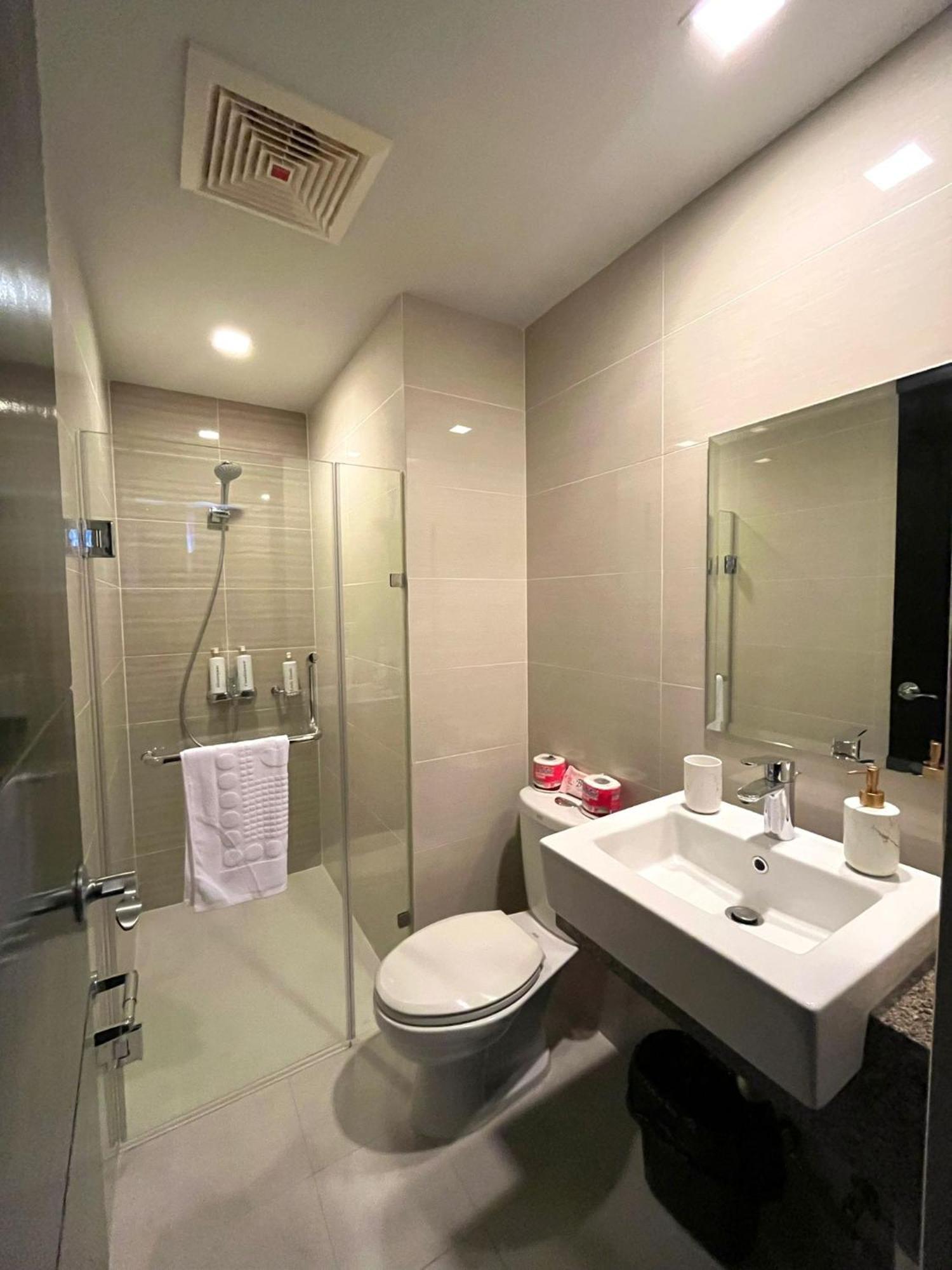Studio At 81 Newport Boulevard Near Naia With Free Access To All Amenities Up To 2 Pax Manila Exterior photo